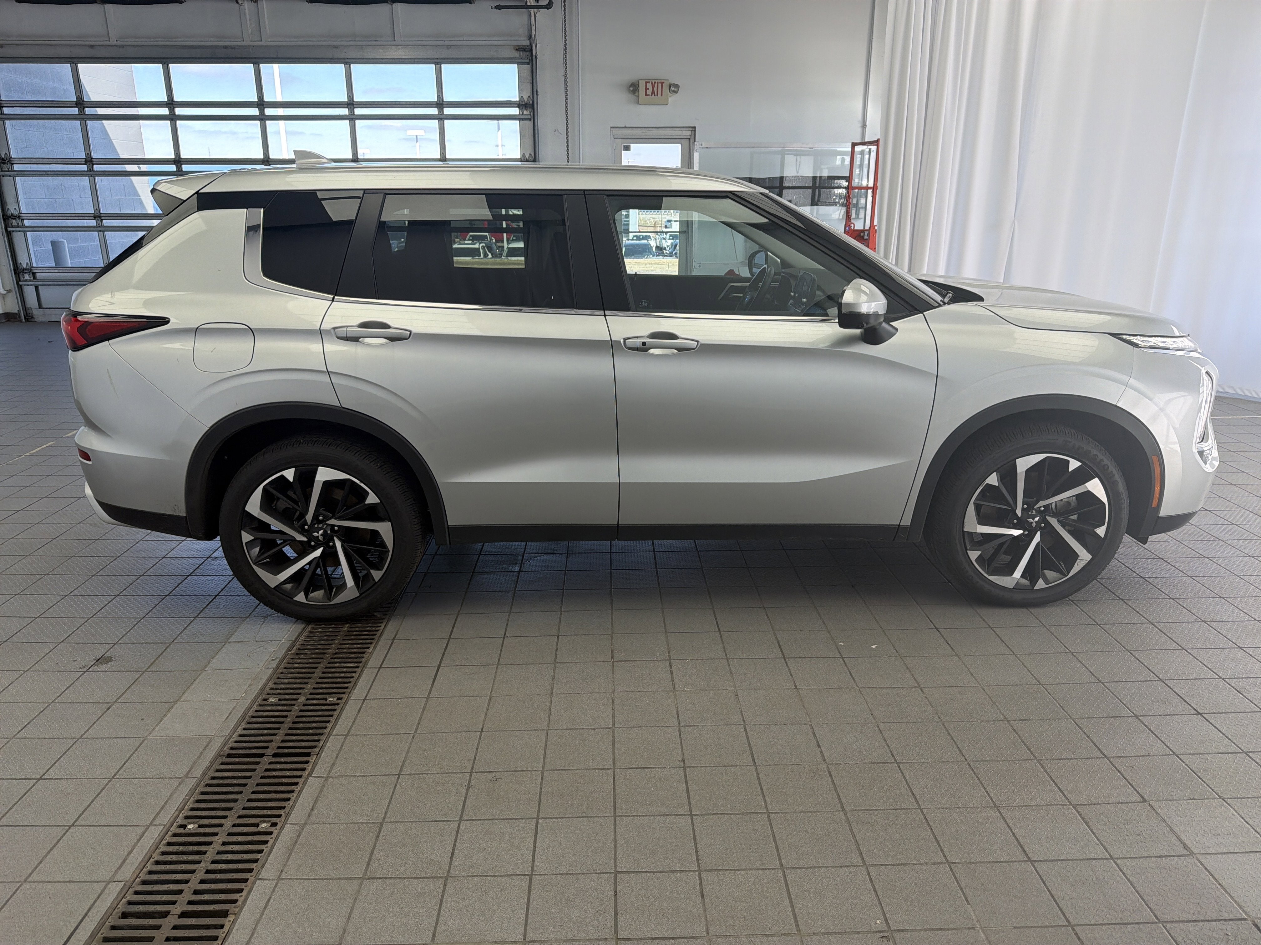2024 Mitsubishi Outlander Base