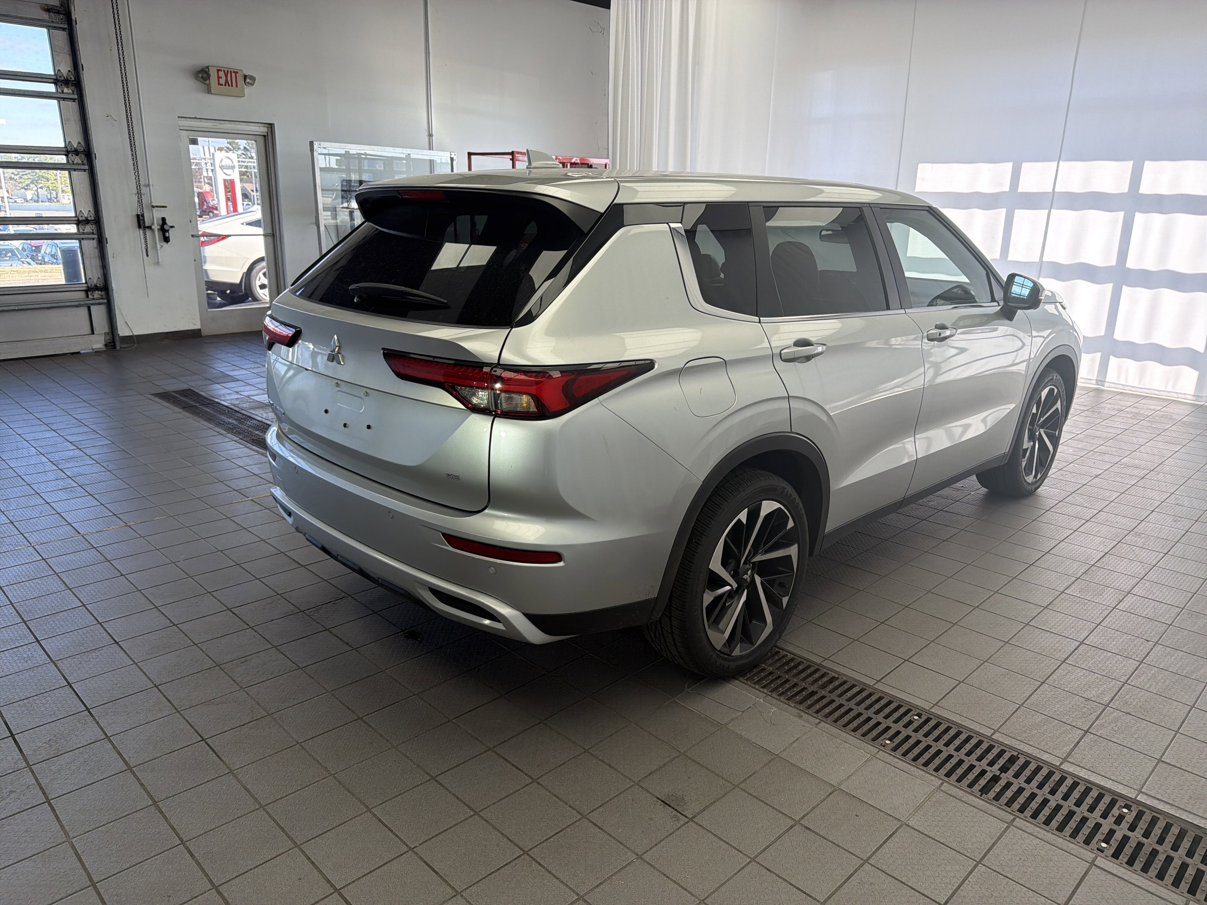 2024 Mitsubishi Outlander Base