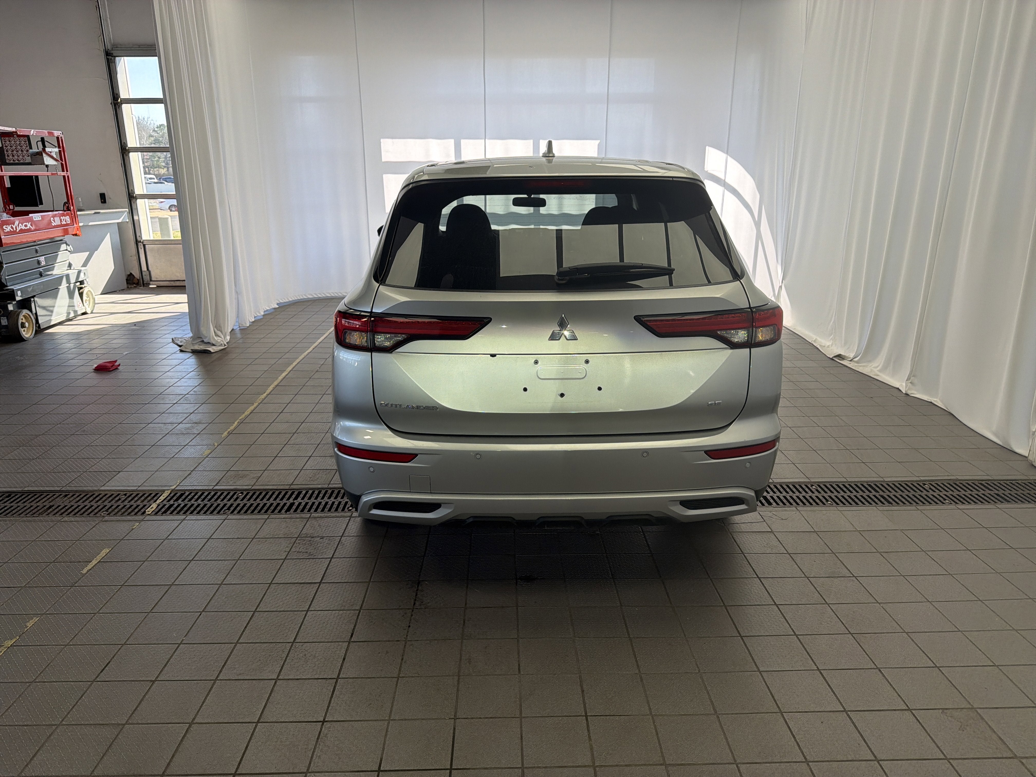 2024 Mitsubishi Outlander Base