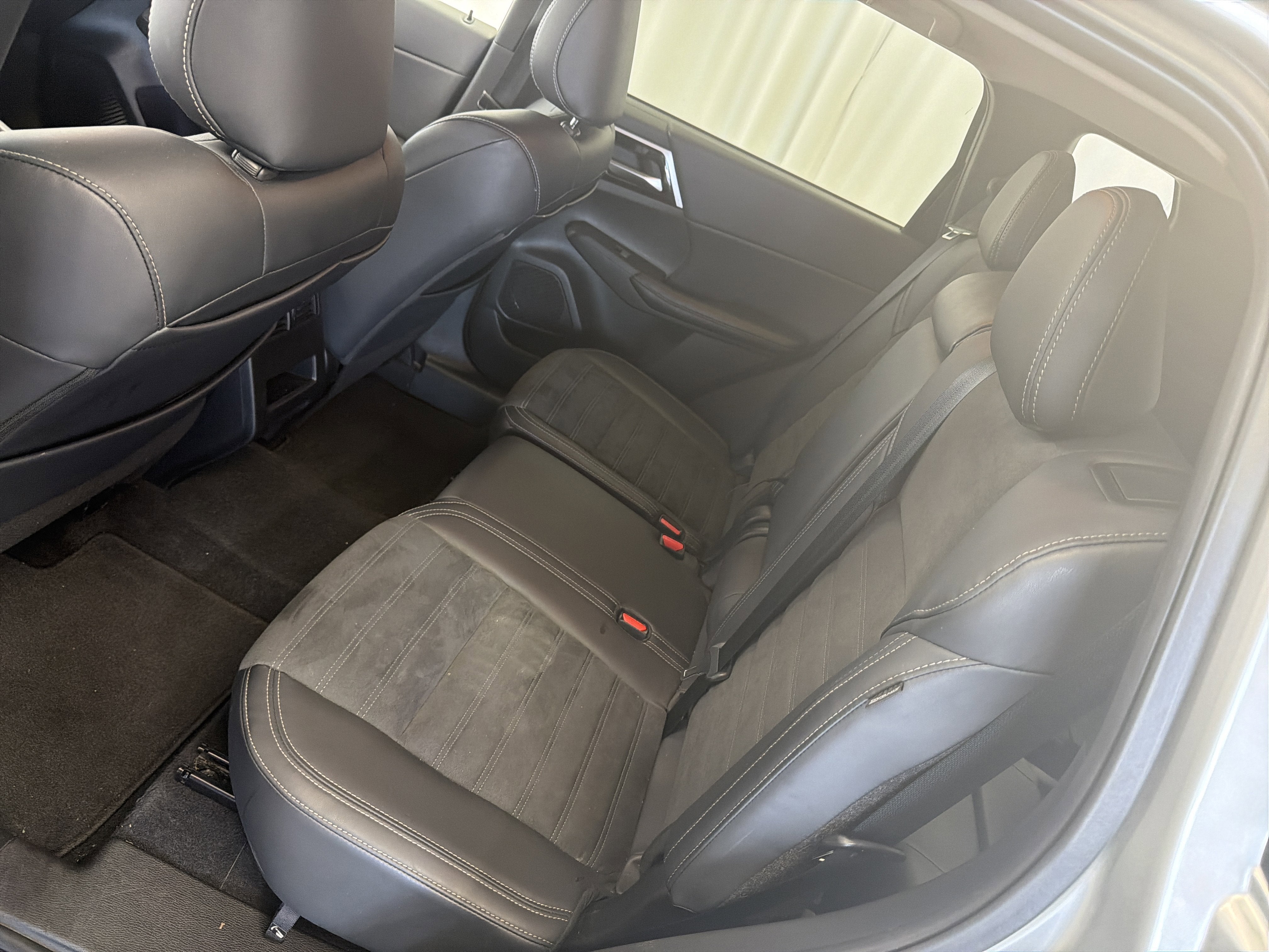 2024 Mitsubishi Outlander Base