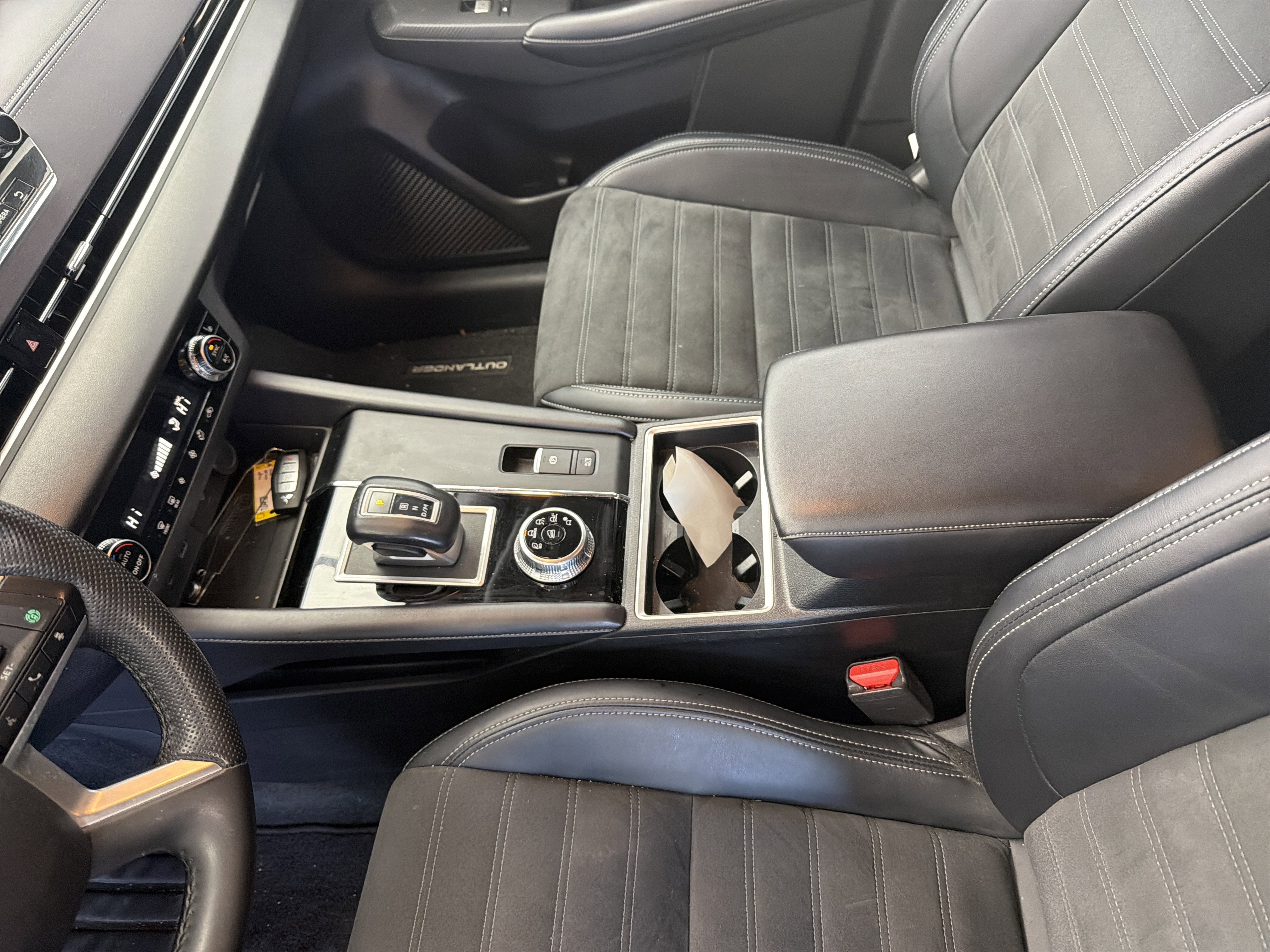 2024 Mitsubishi Outlander Base