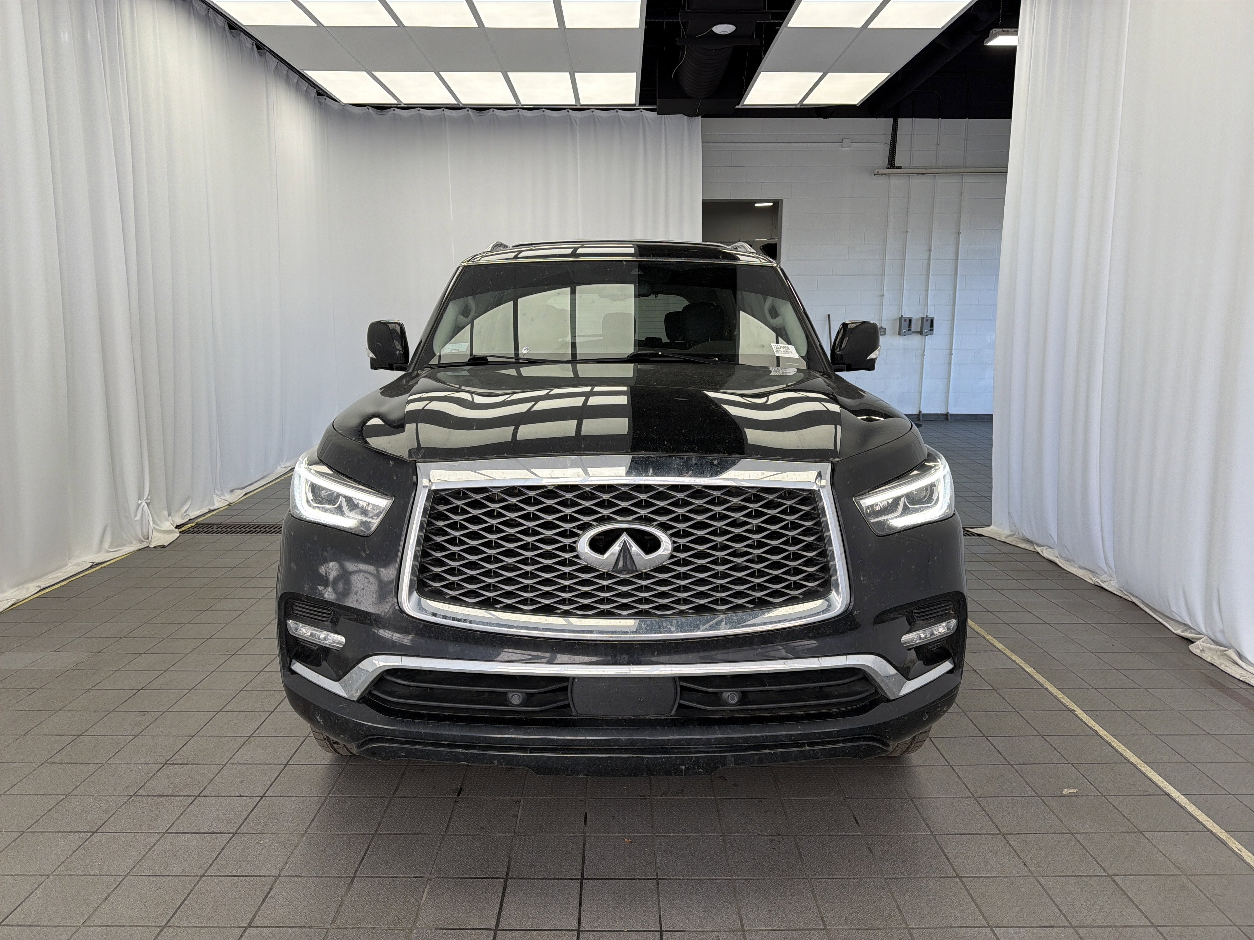 2021 INFINITI QX80 LUXE