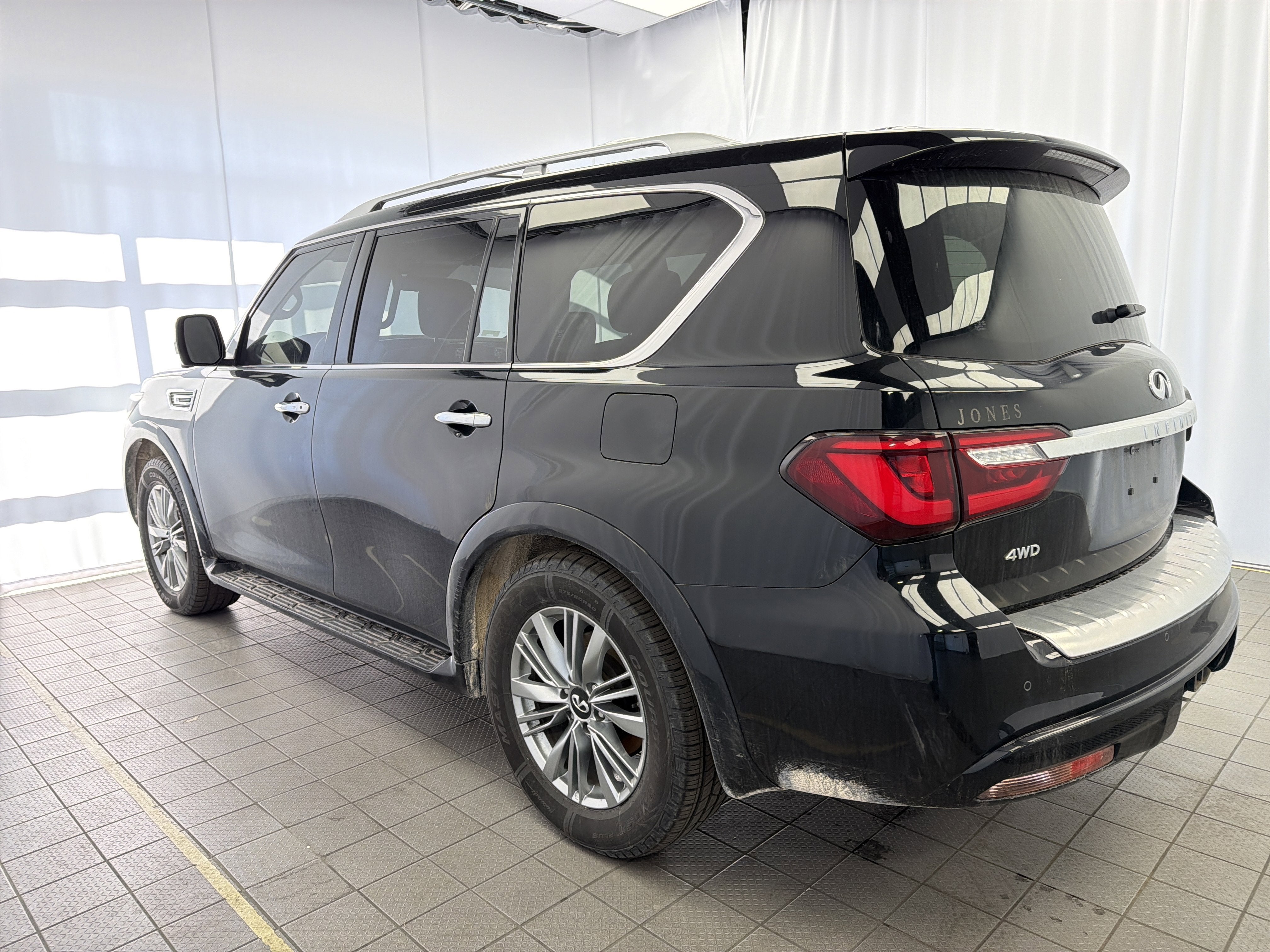 2021 INFINITI QX80 LUXE