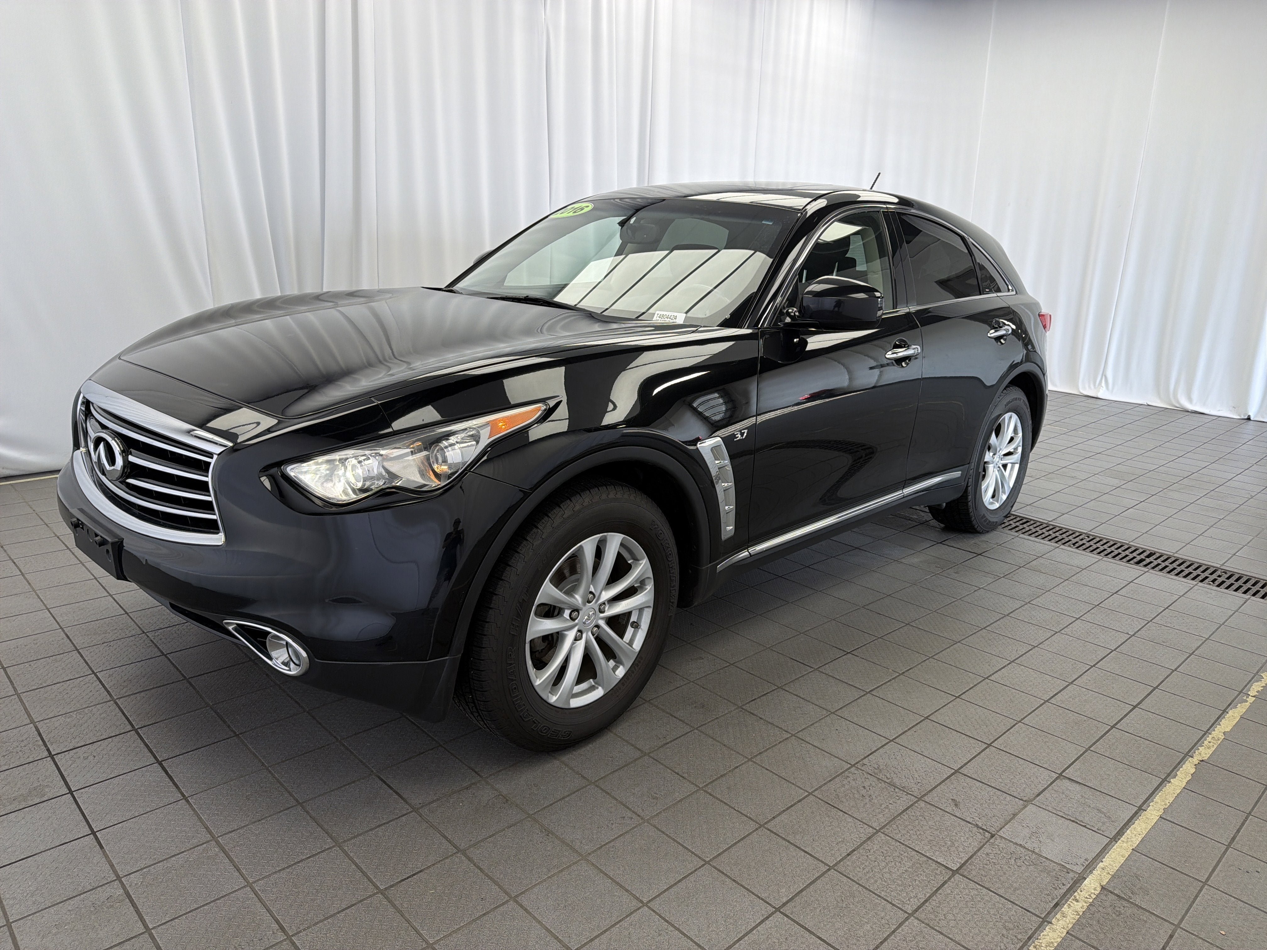 2016 INFINITI QX70 RWD 4dr