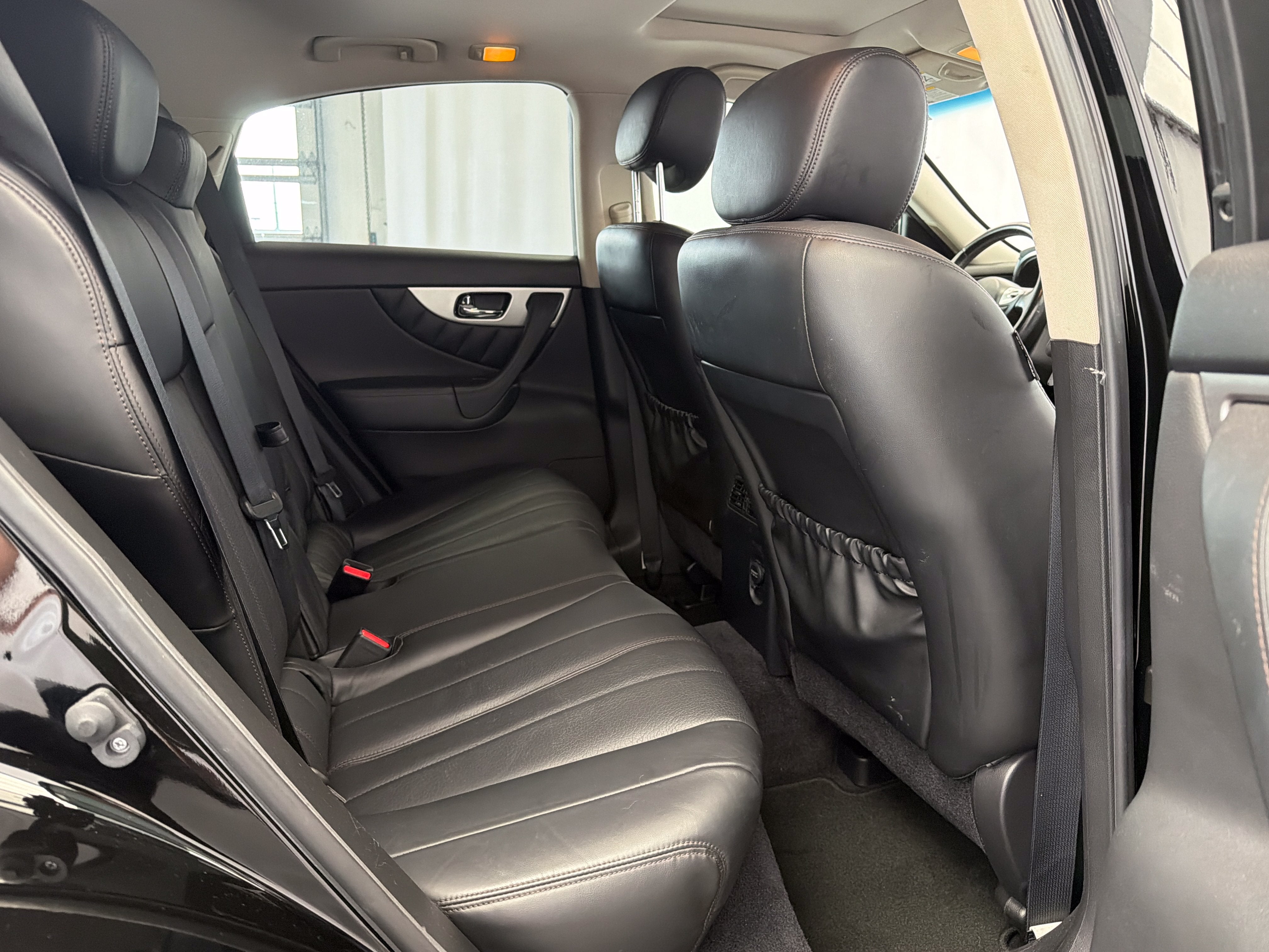 2016 INFINITI QX70 RWD 4dr