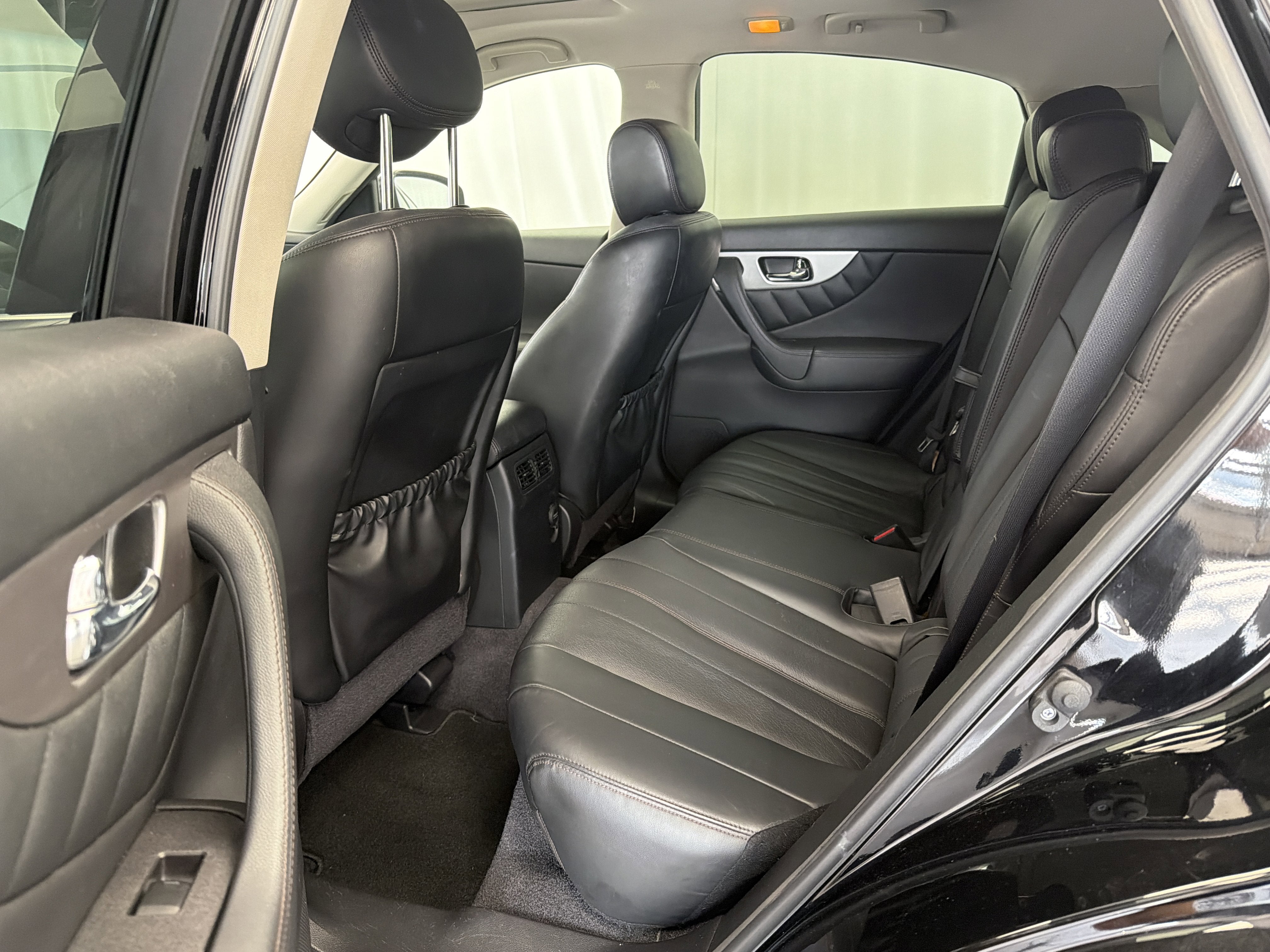 2016 INFINITI QX70 RWD 4dr