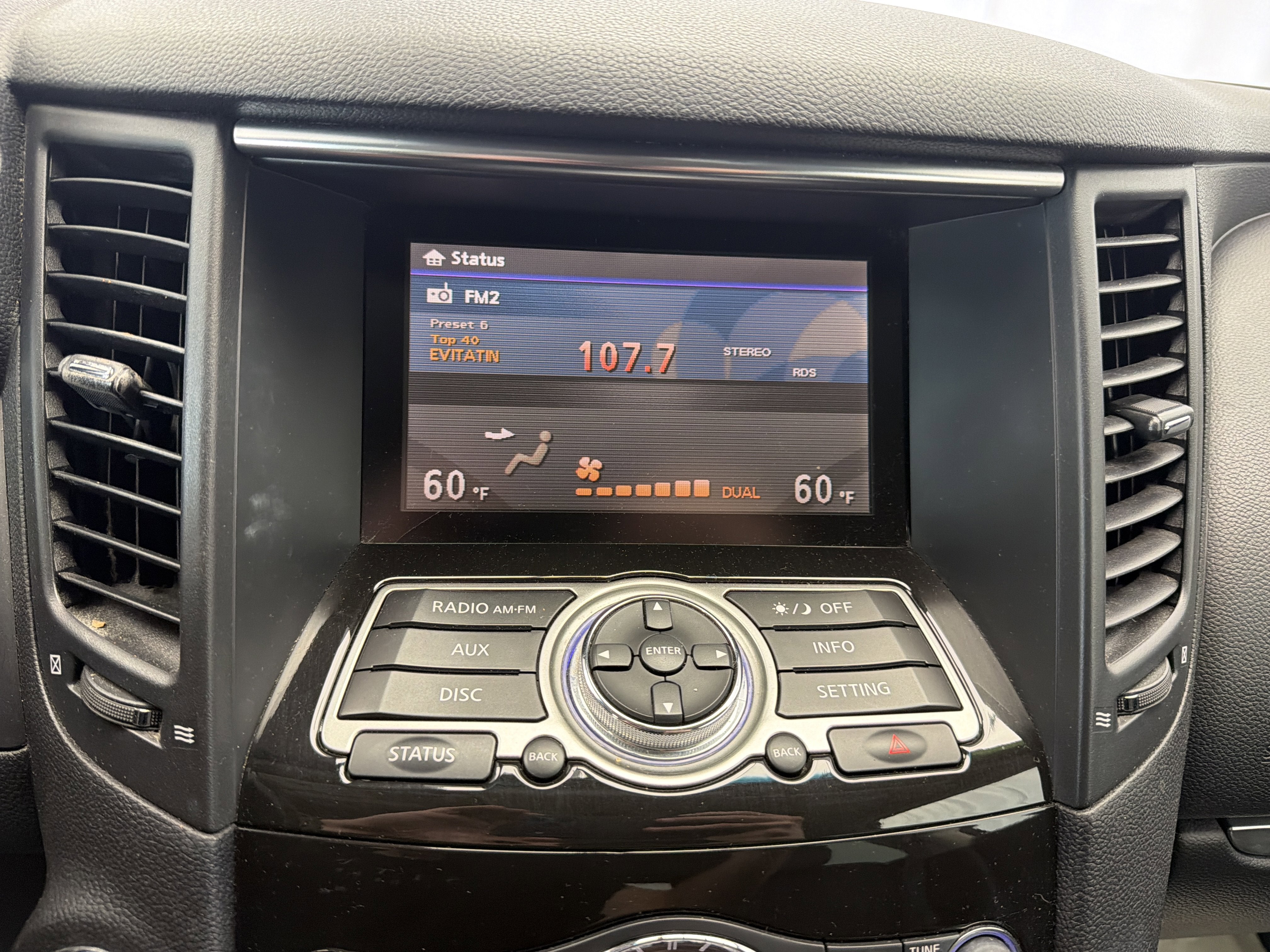 2016 INFINITI QX70 RWD 4dr